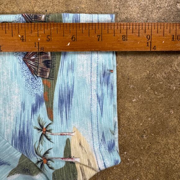 Levi’s Hawaiian Pocket T-Shirt Men’s Medium Blue Island Print Surfer Aloha Top - Picture 8 of 8